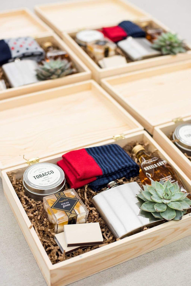 Read our tips on what to put in groomsmen boxes and gift bags and explore custom gifting services from MARIGOLD & GREY.